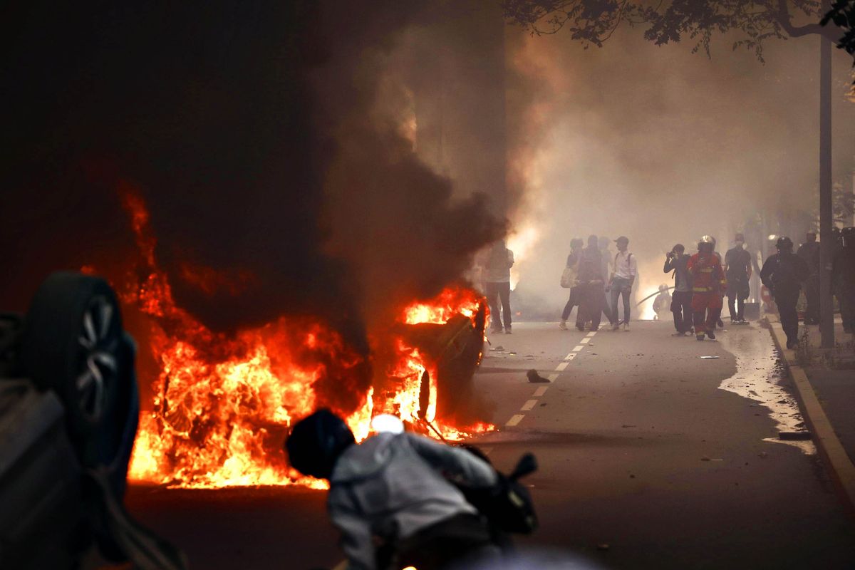 Ancora violenze, Macron «chiude» la Francia avvelenata dal meticciato
