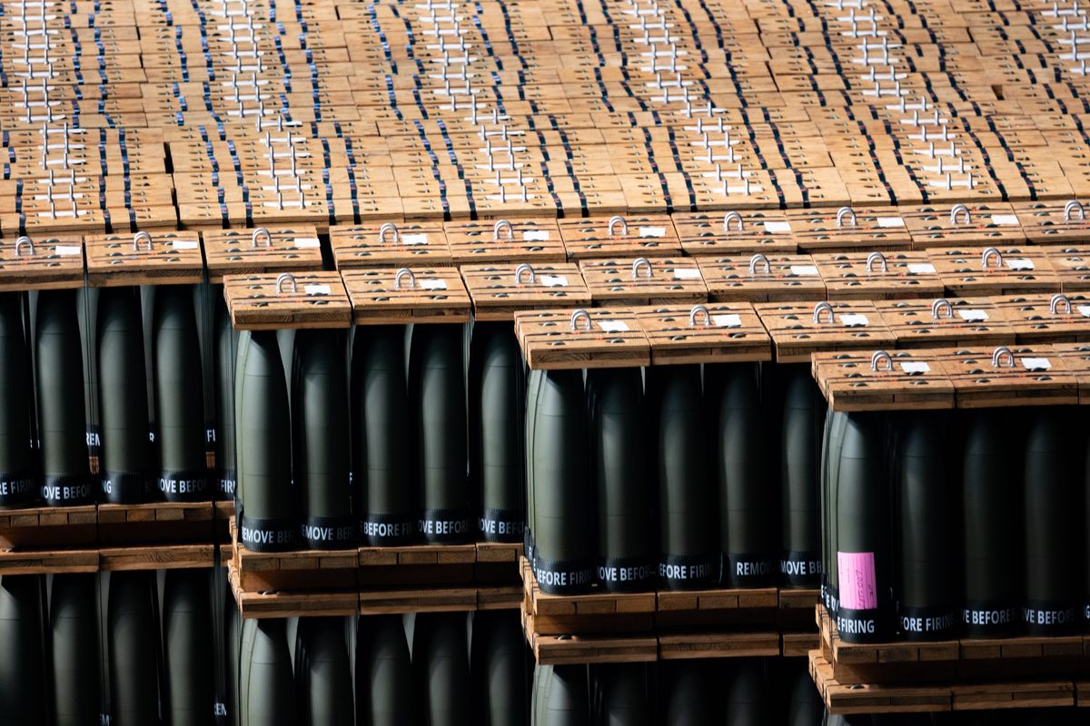 Gli Usa continuano ad armare Kiev. Arrivano anche le bombe a grappolo