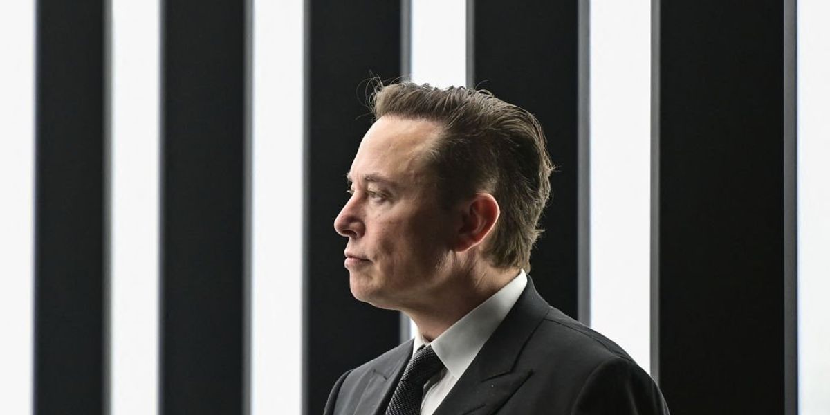 NextImg:Musk announces temporary limits on number of tweets users can read