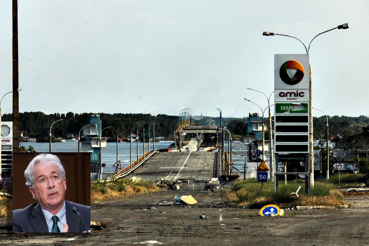 Viaggio segreto della Cia in Ucraina. E Mosca butta giù il ponte di Kherson