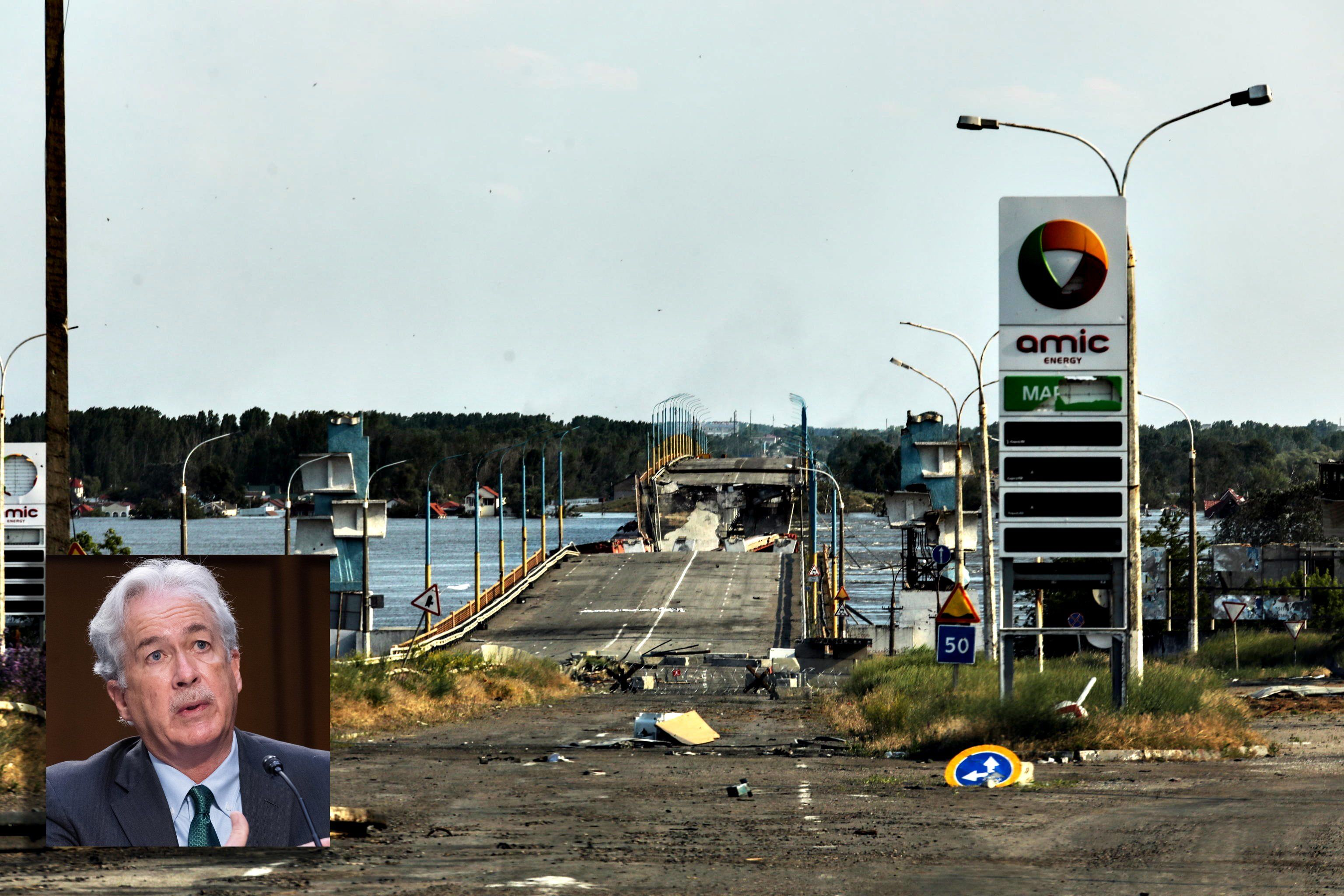 Viaggio segreto della Cia in Ucraina. E Mosca butta giù il ponte di Kherson