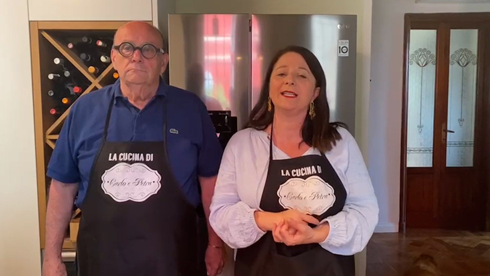 Le pillole di galateo di Petra e Carlo: le buone maniere in auto