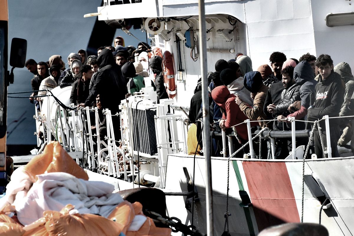 O fermiamo chi parte o finiremo come Parigi