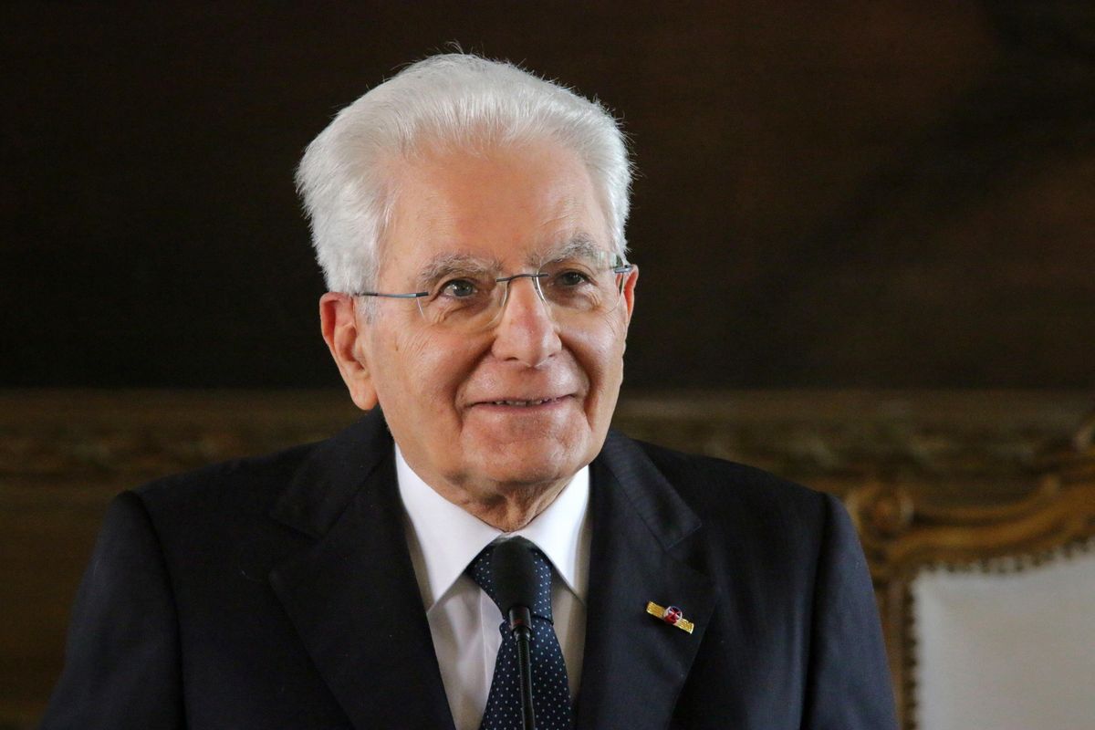 Mattarella resta in silenzio sulle bombe a grappolo a Kiev ma sei anni fa le denigrava