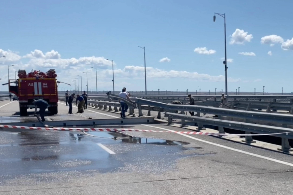 Nuovo attacco di Kiev al ponte di Kerch. Mosca: «Terroristi»