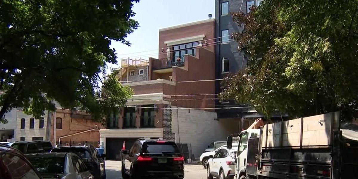 NextImg:Concealed carrier shoots woman on his rooftop after she allegedly tried to break into his home in Chicago