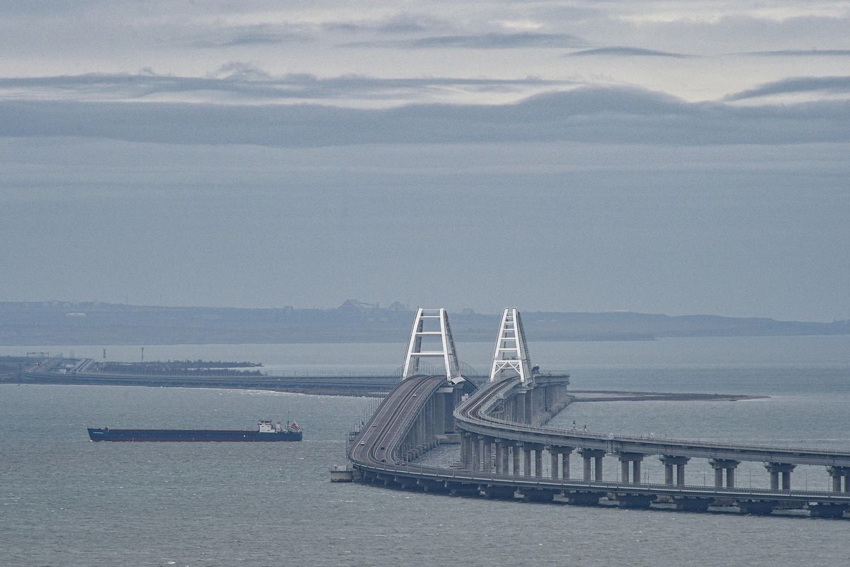 Kiev ora lo ammette: «Il ponte in Crimea l’abbiamo colpito noi»