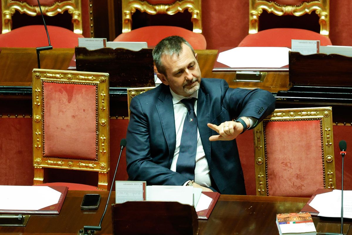 Area chiede al Csm di difendere il gip