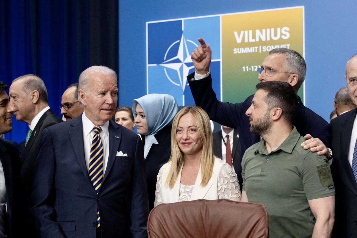 Kiev molla la presa: «Nella Nato a fine guerra»