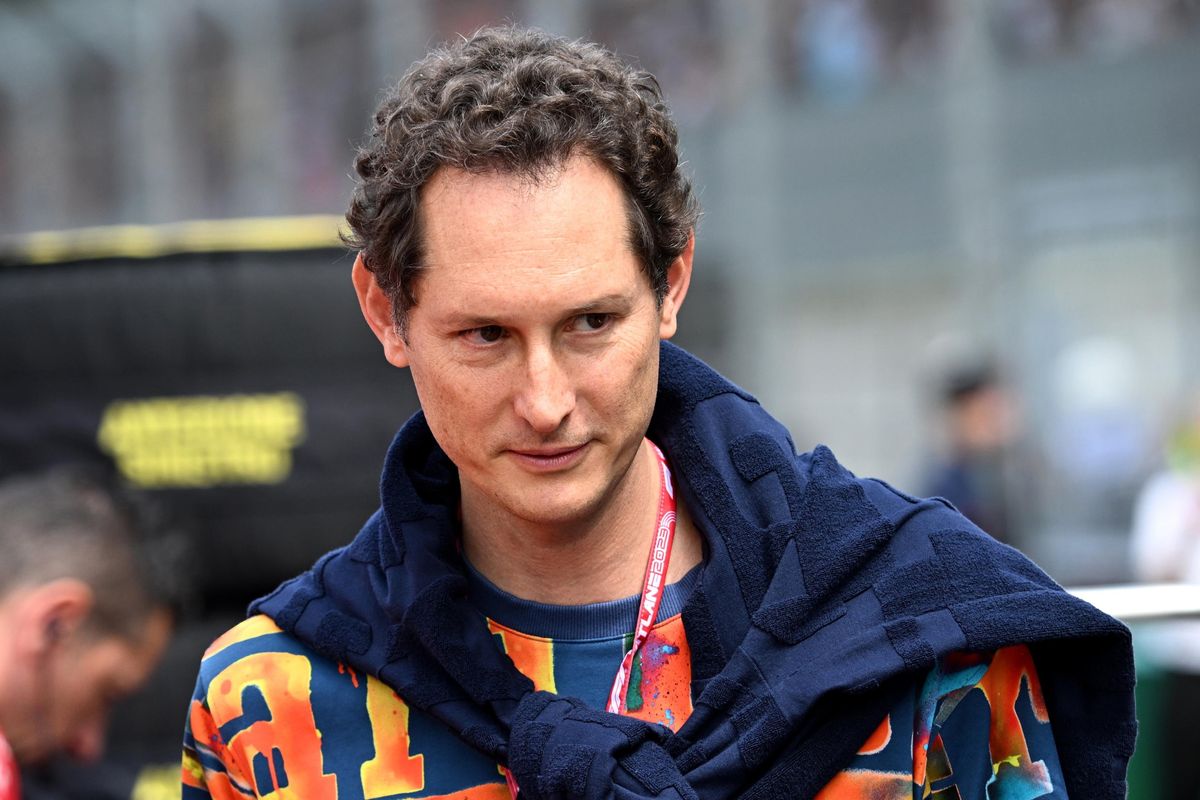 Elkann va in miniera. Patto con Volkswagen per estrarre metalli e spingere l’elettrico