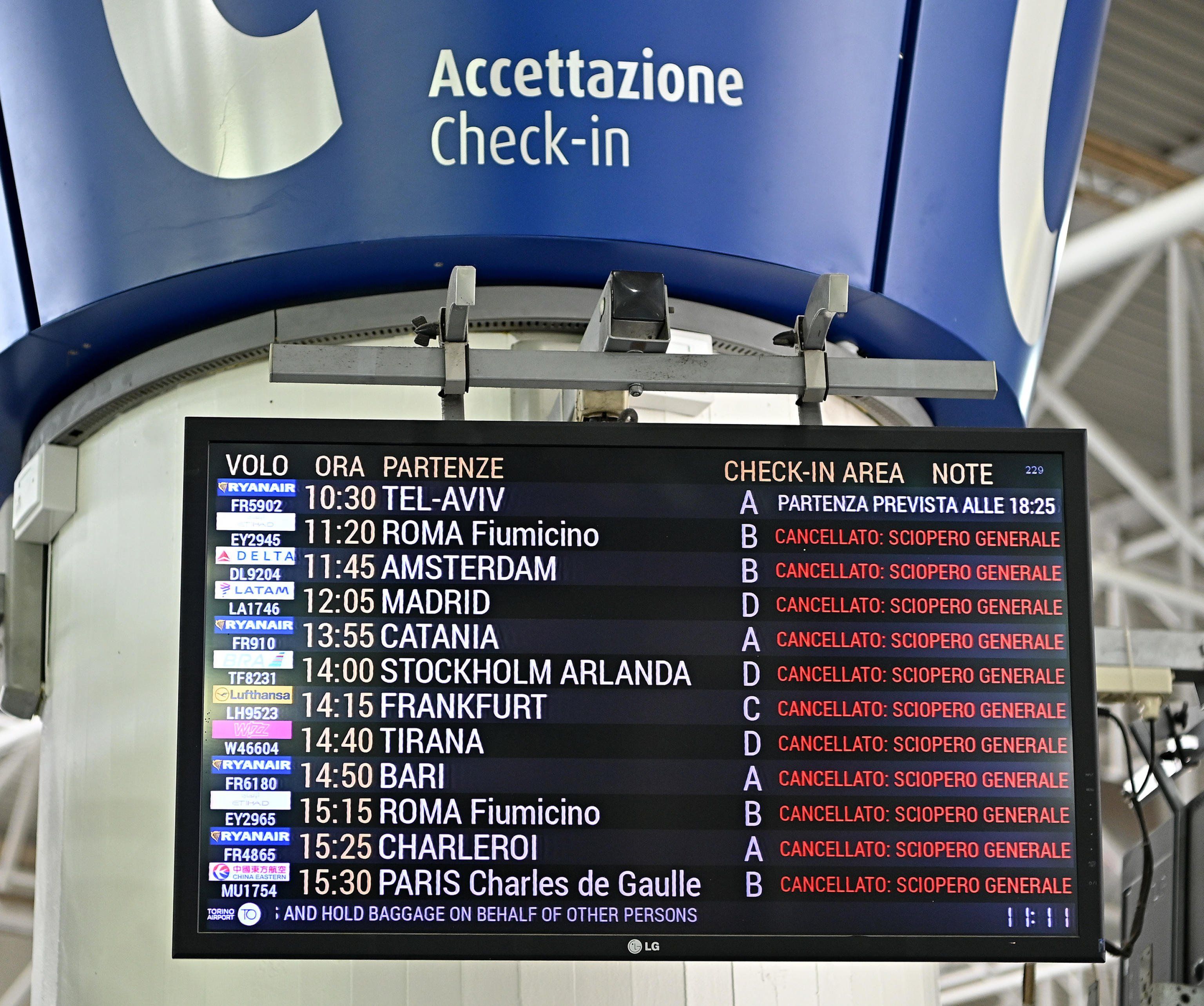 Esposto del Codacons per lo sciopero aereo. Salvini: «Pronto a intervenire ancora»