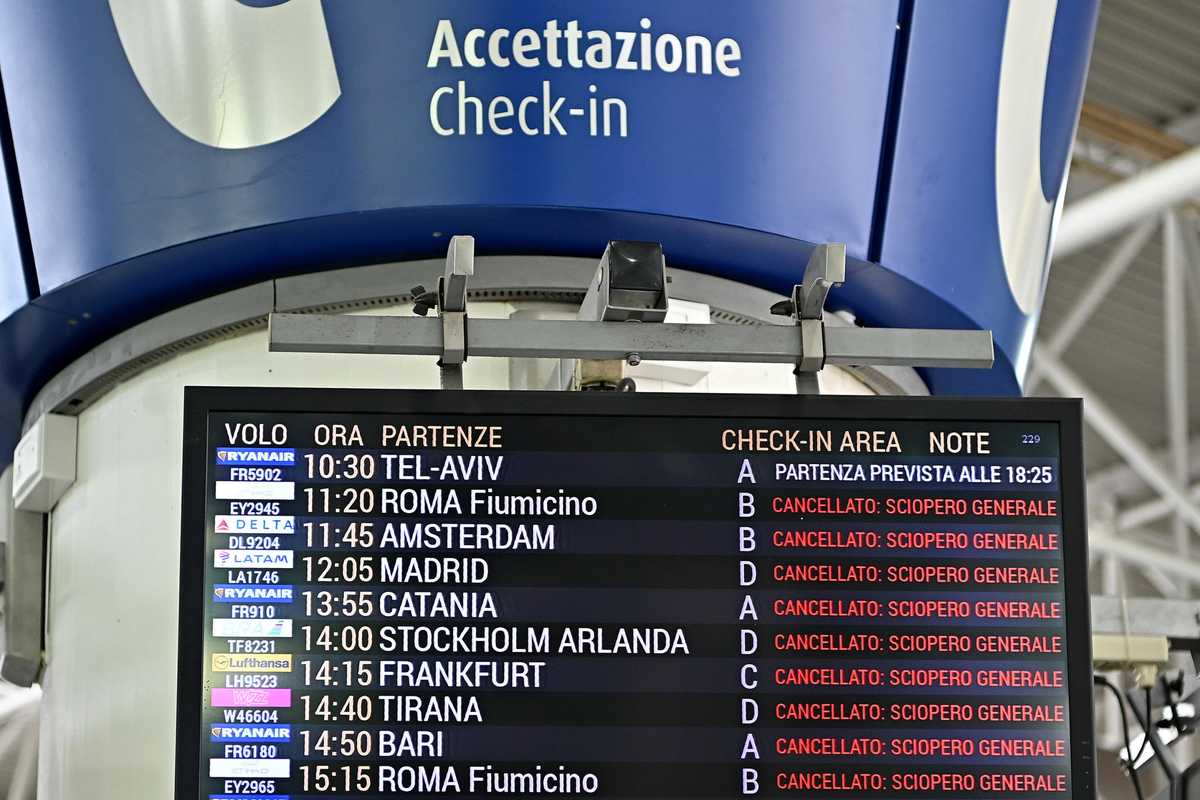 Esposto del Codacons per lo sciopero aereo. Salvini: «Pronto a intervenire ancora»