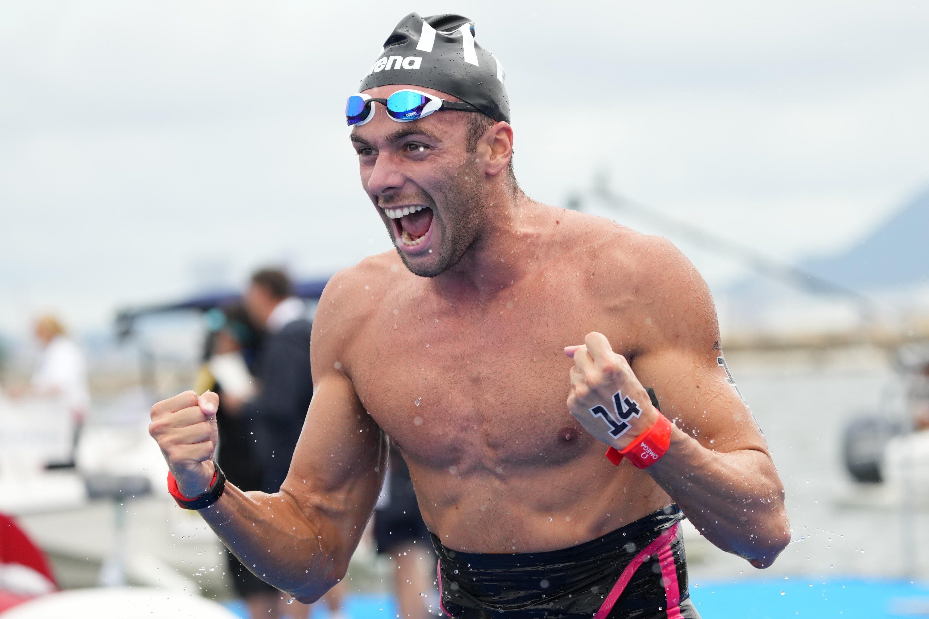 Greg fa svegliare l’Italia con l’oro in bocca