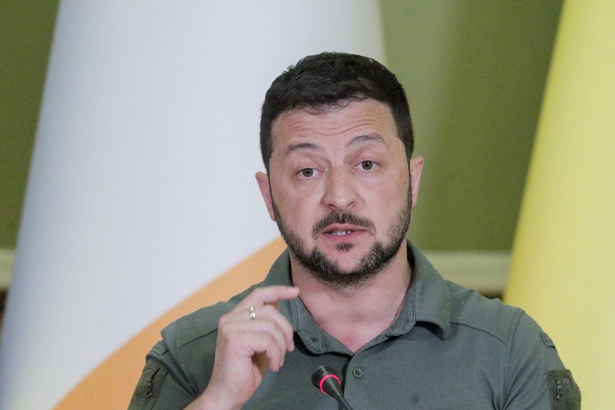 Zelensky fa saltare un altro ministro. Putin: «Colpiremo chi attacca Minsk»