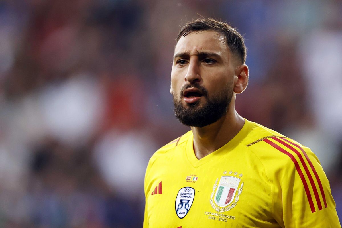 Banda irrompe a casa Donnarumma. Botte e minacce per mezzo milione