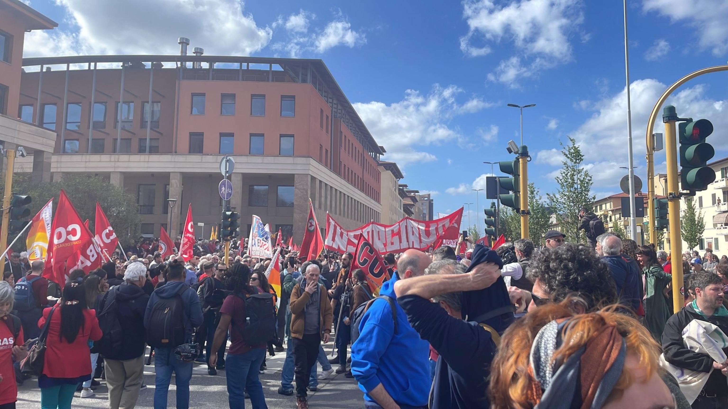 Ex Gkn ostaggio di Carc e amici della Schlein