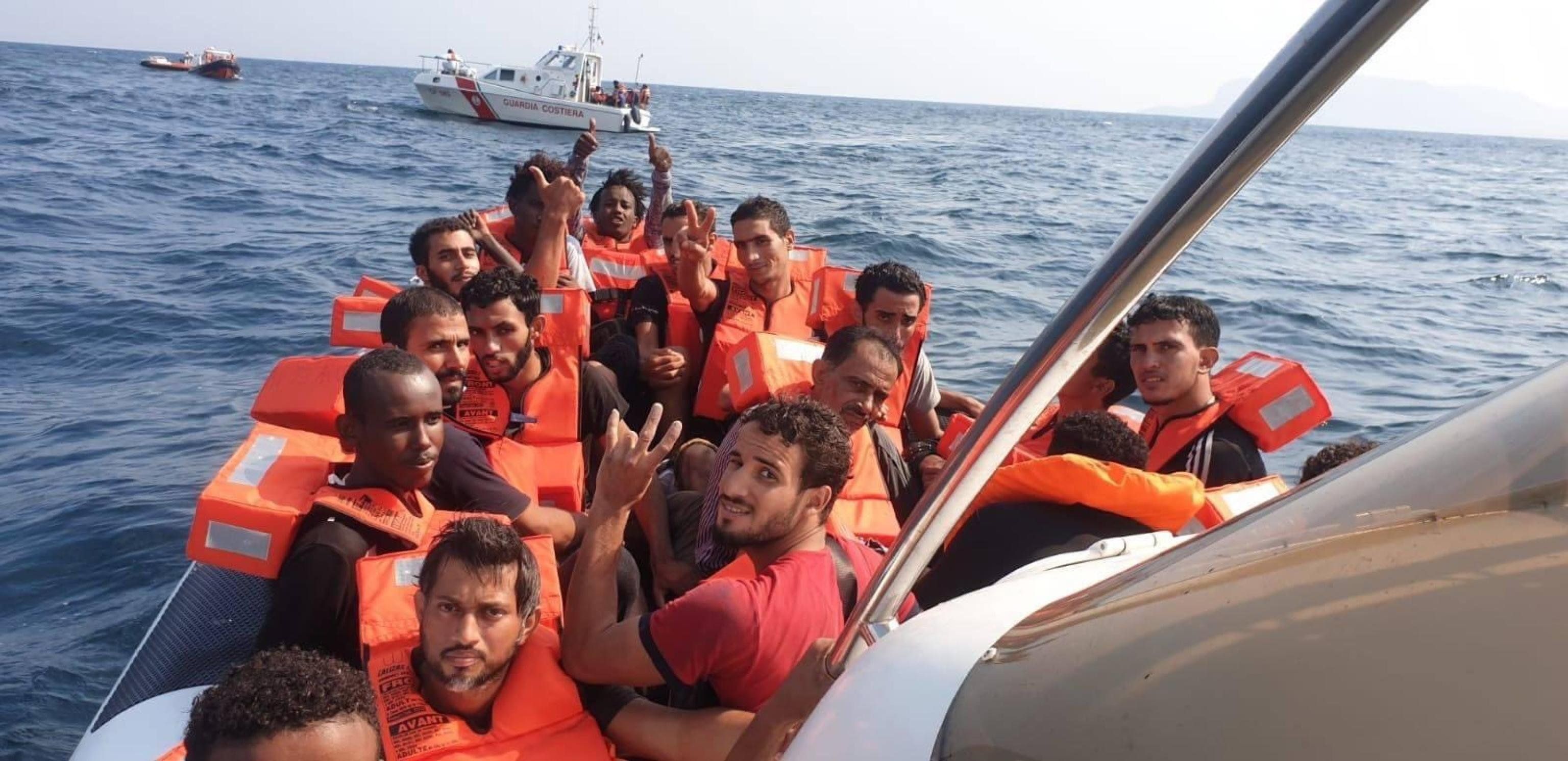 «Filo diretto tra clandestini e Ong»