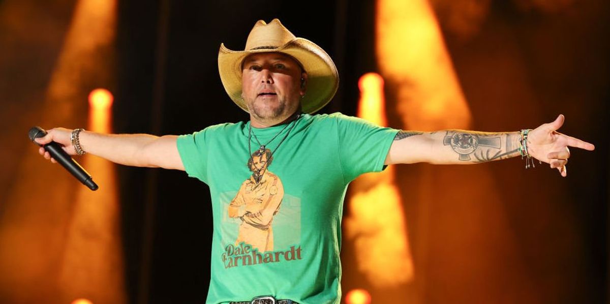 Jason Aldean refuses to back down over song backlash, and his newest response leaves crowd chanting 'USA!'