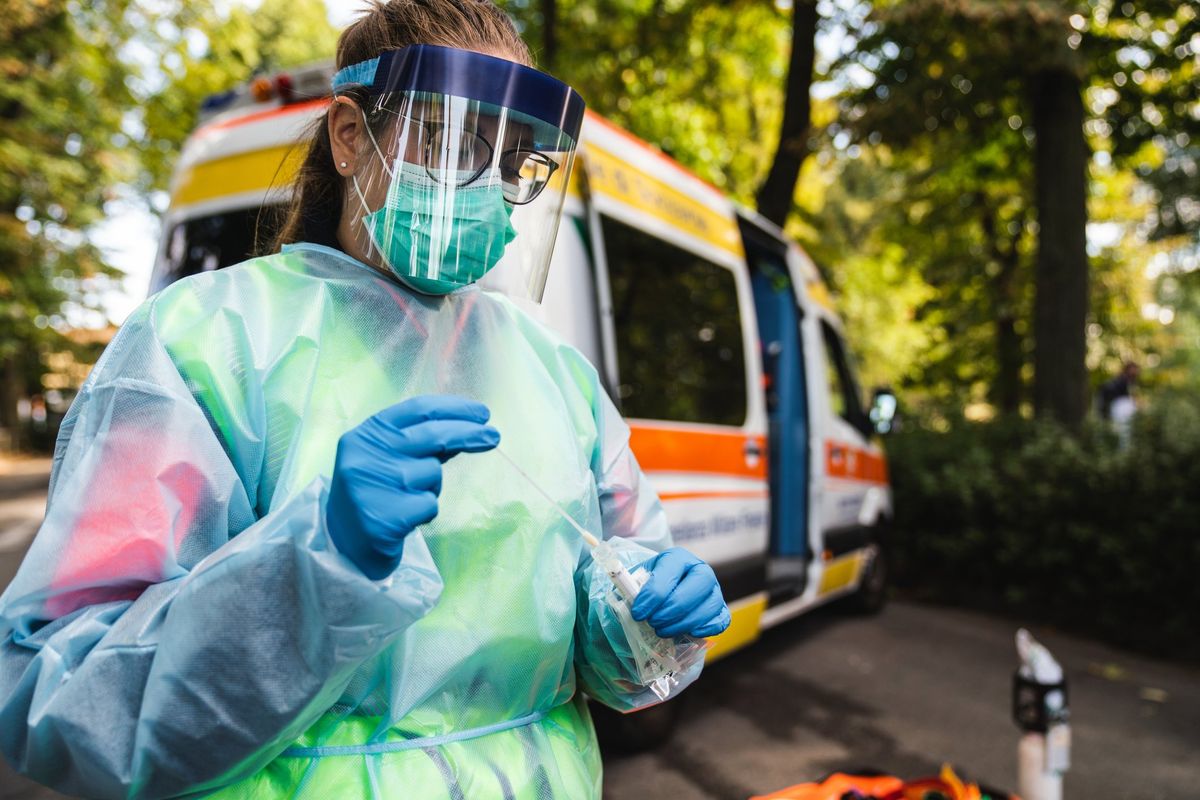 Aspetta per ore l’esito del tampone. Morta suora lasciata sull’ambulanza
