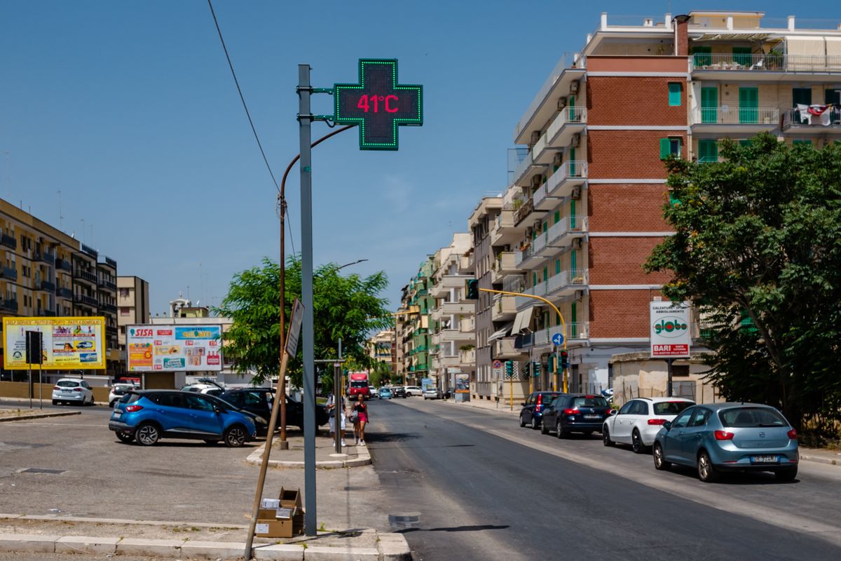 «Mediterraneo torrido». Pur di toglierci i turisti Bloomberg usa la canicola