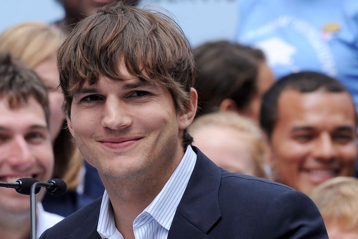 27 Things to Text Ashton Kutcher