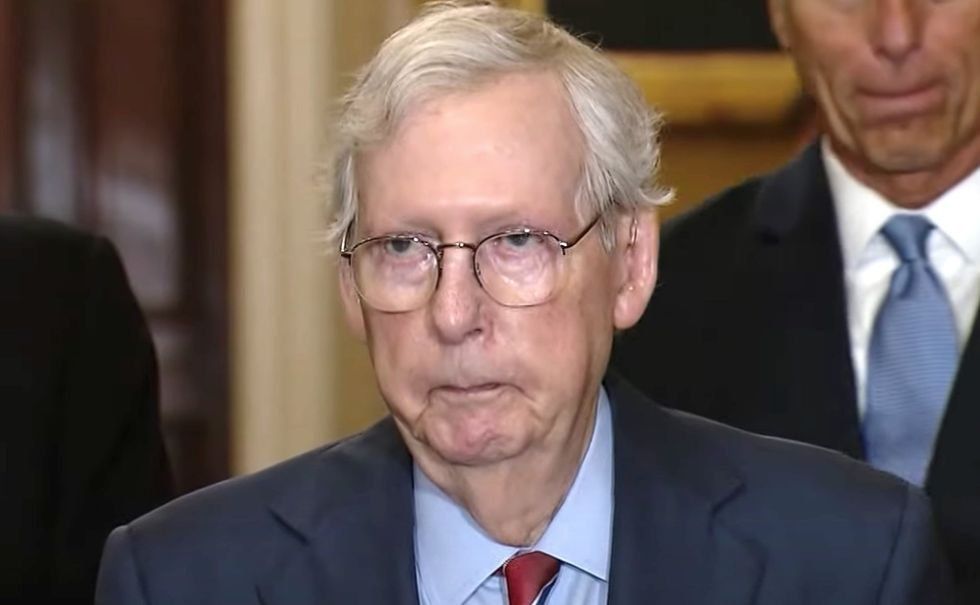 Mitch McConnell Freezes Mid-sentence During Press Conference And Is ...