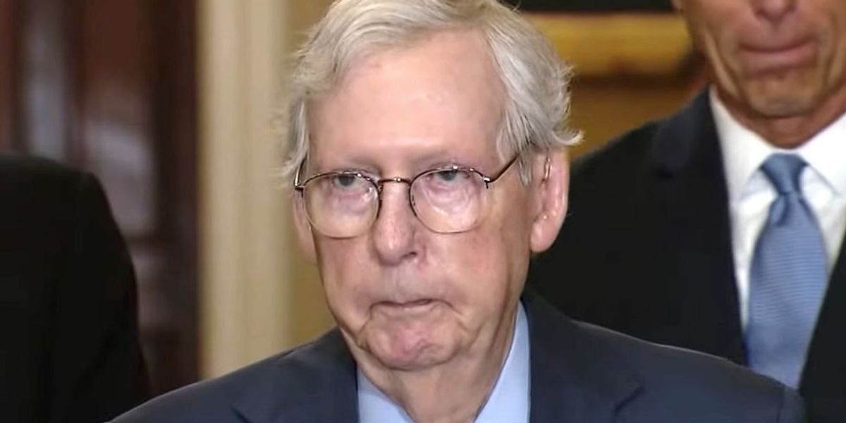 Mitch Mcconnell Freezes Mid Sentence During Press Conference And Is