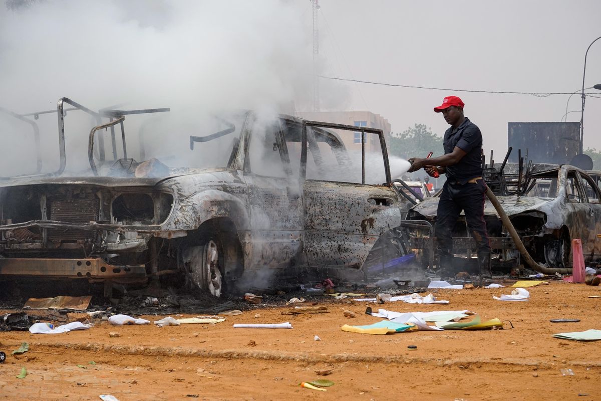 Golpe in Niger: per strada sventolano bandiere russe. Rischi per l’Italia