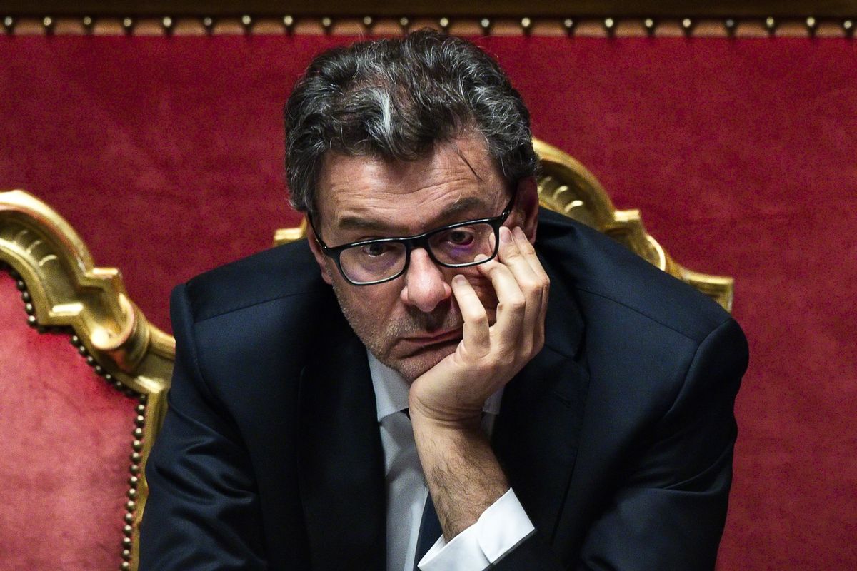 Giorgetti infila il canone Rai in tutti i cellulari