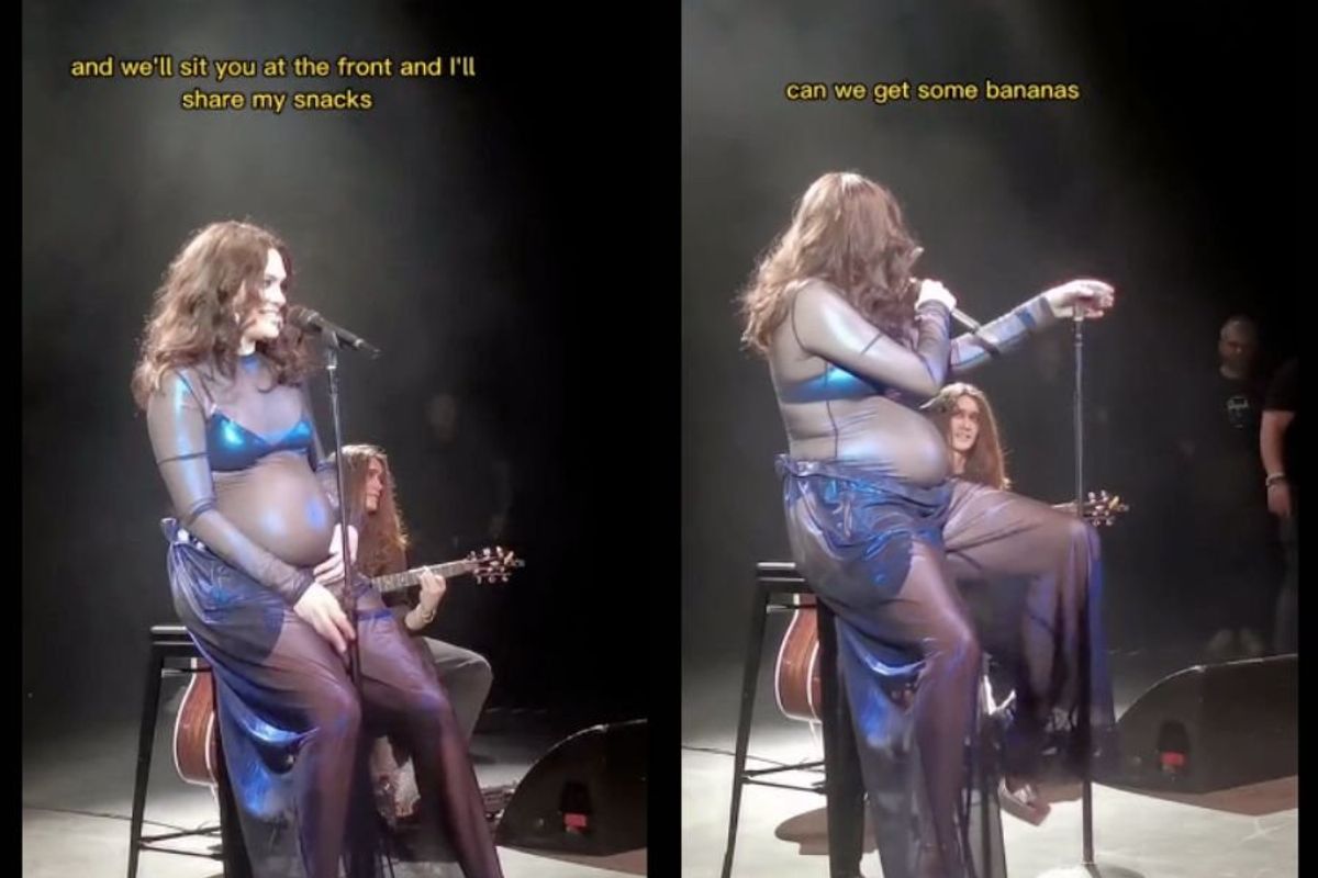 Jessie J pregnant on stage