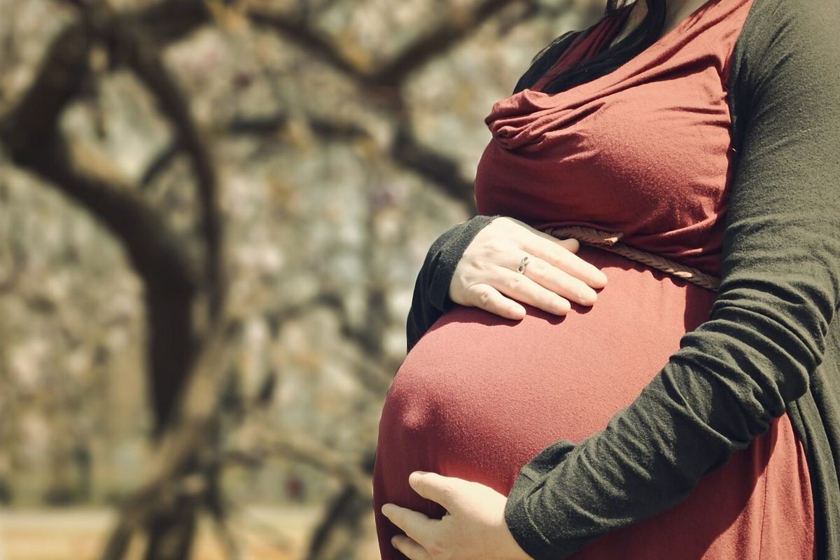 L’utero in affitto reato universale è una questione di semplice civiltà