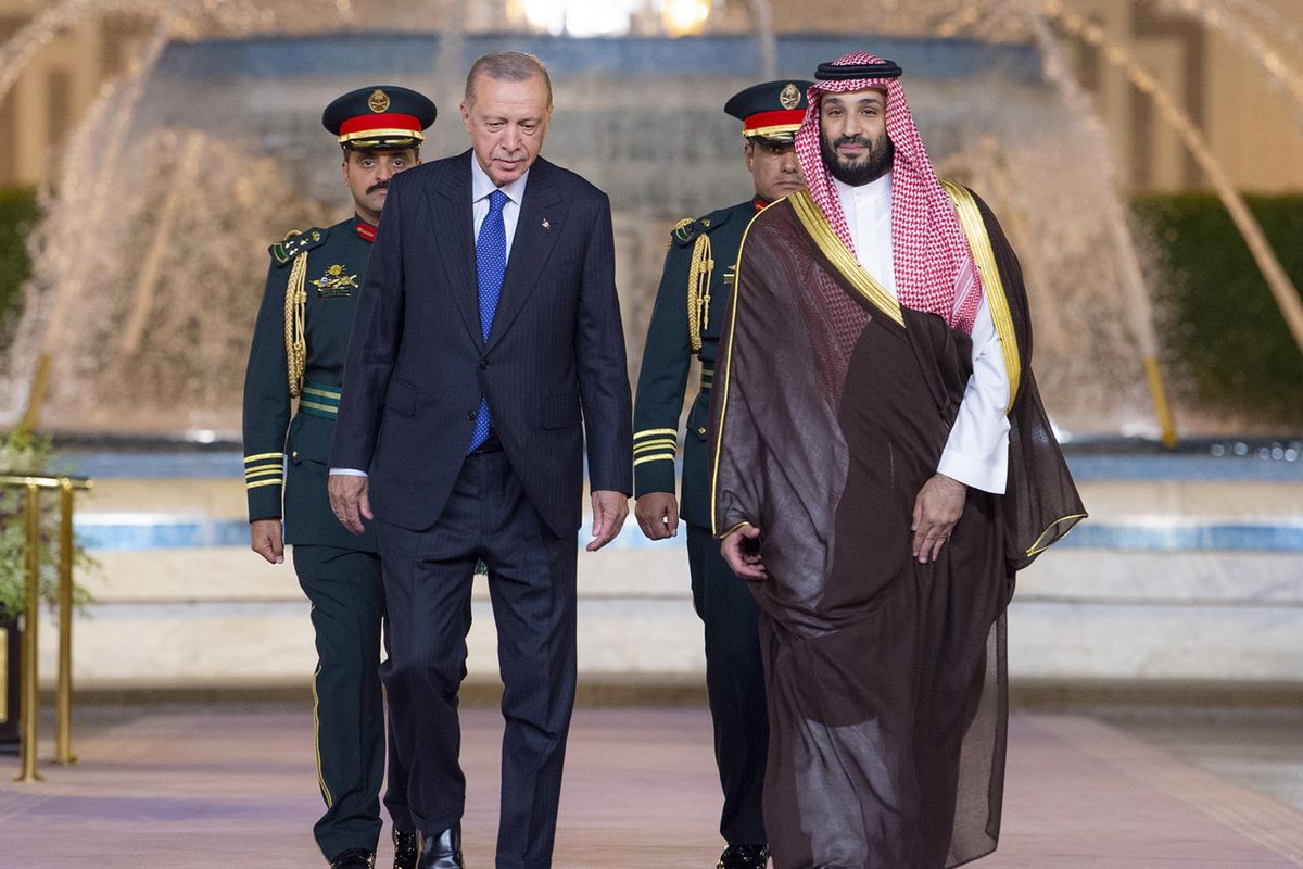 Erdogan nel Golfo incassa investimenti e si riavvicina a Emirati e Arabia