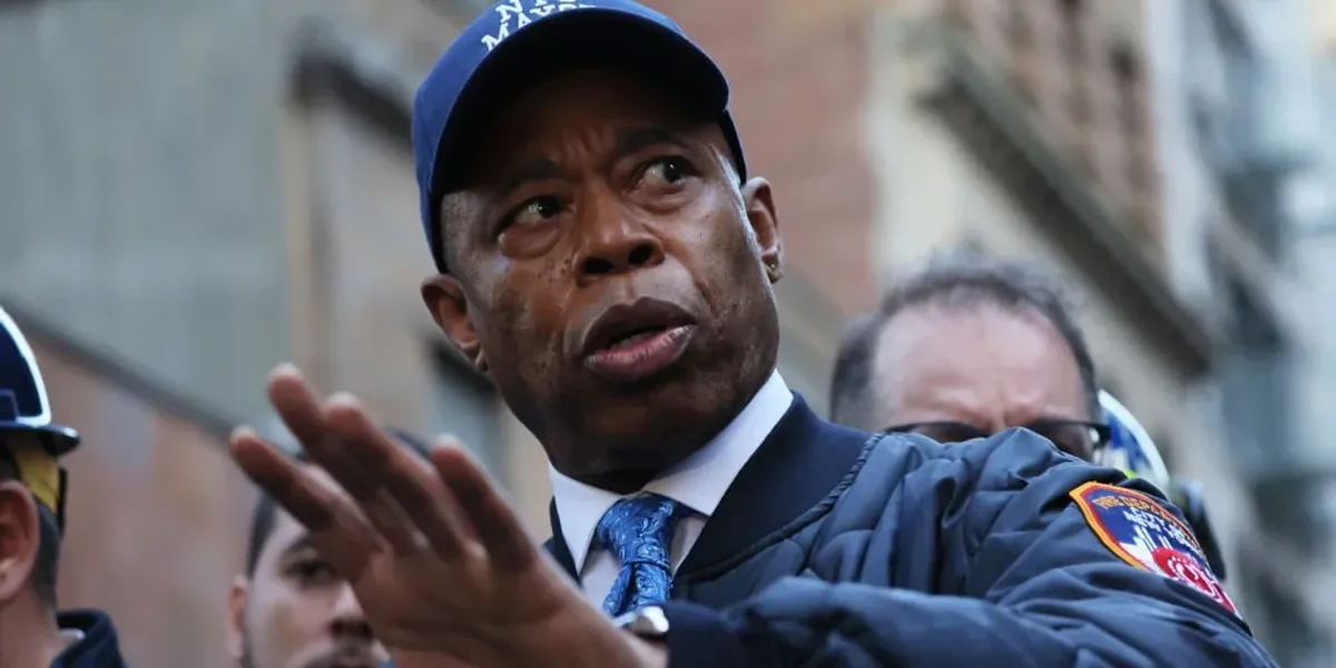 NextImg:Overwhelmed sanctuary New York City has begun distributing fliers at border telling illegal immigrants not to come