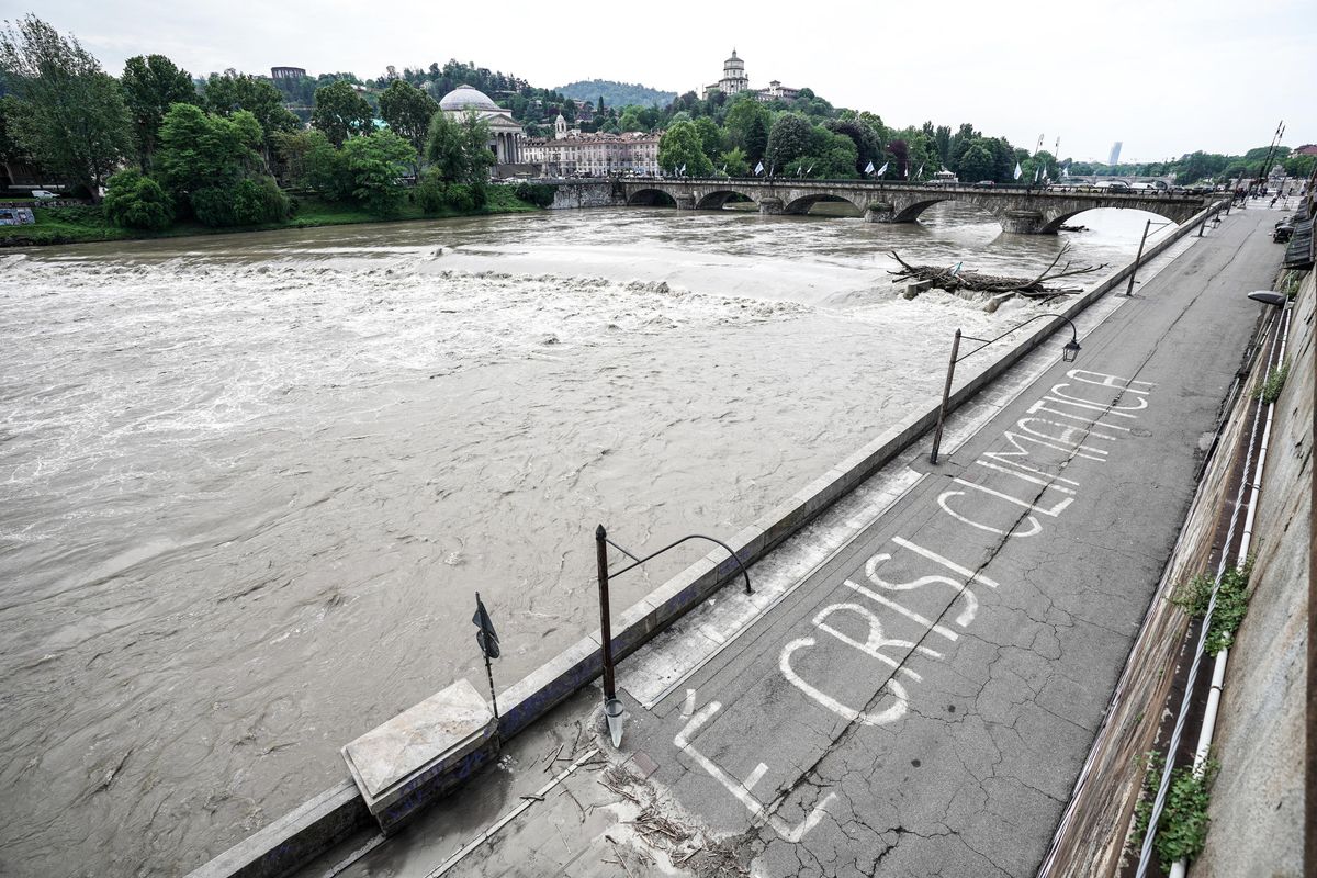 I dati sui consumi smontano la farsa della setta climatica