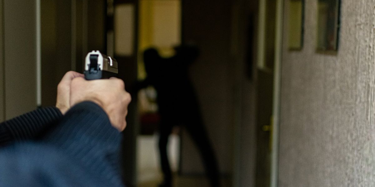 NextImg:Armed Missourians come home to find burglar barricaded in their house then shoot and detain intruder until cops arrive: Police