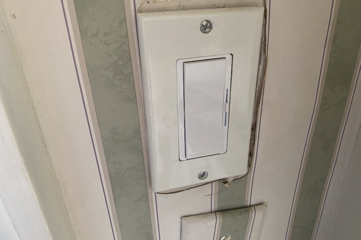 a photo of Lutron Diva Smart Switch