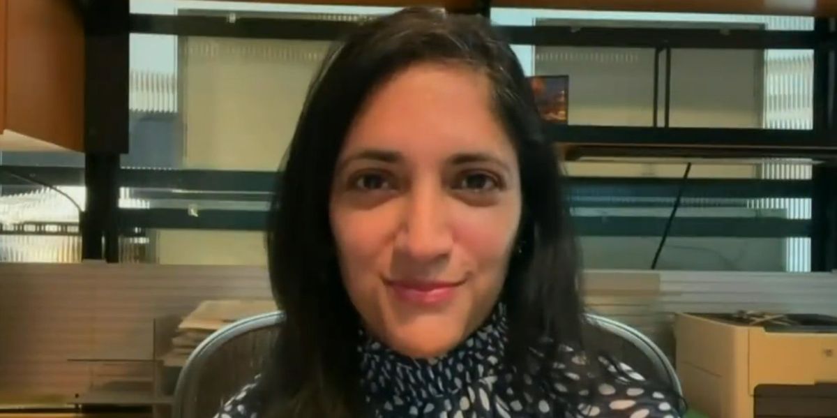 NextImg:MSNBC's mask-monger is back, stressing it's 'time to bring them out again'
