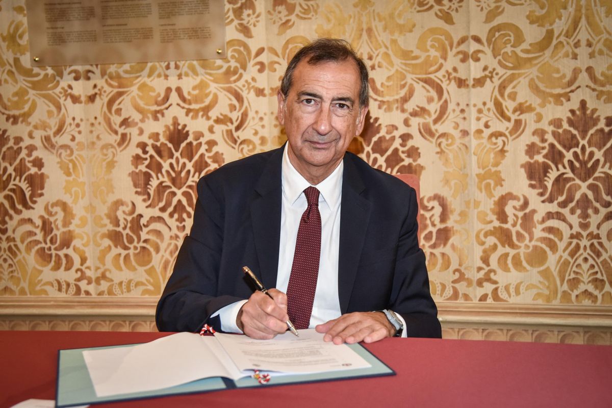 La «firma» di Sala sugli alberi caduti a Milano