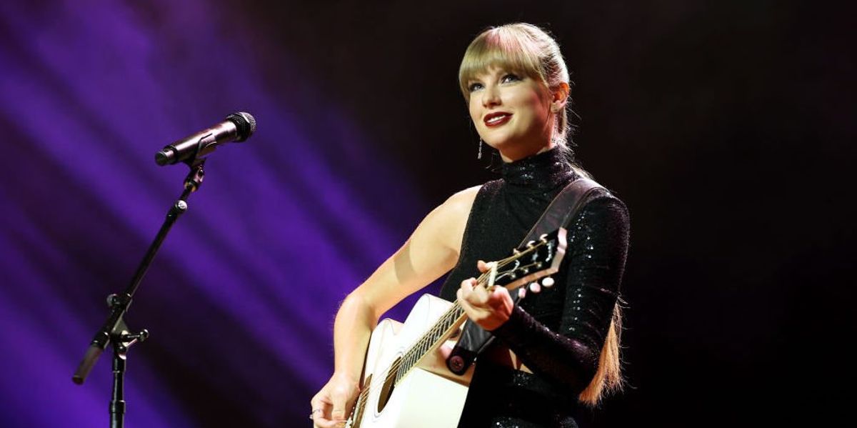 NextImg:Taylor Swift hands out 'life-changing' bonus checks to every person working on record-setting Eras Tour