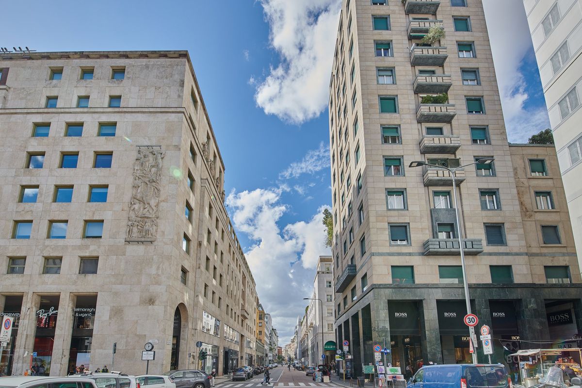 L’ente caritatevole prende il maxi affitto dall’esclusivo club di «menti illuminate»