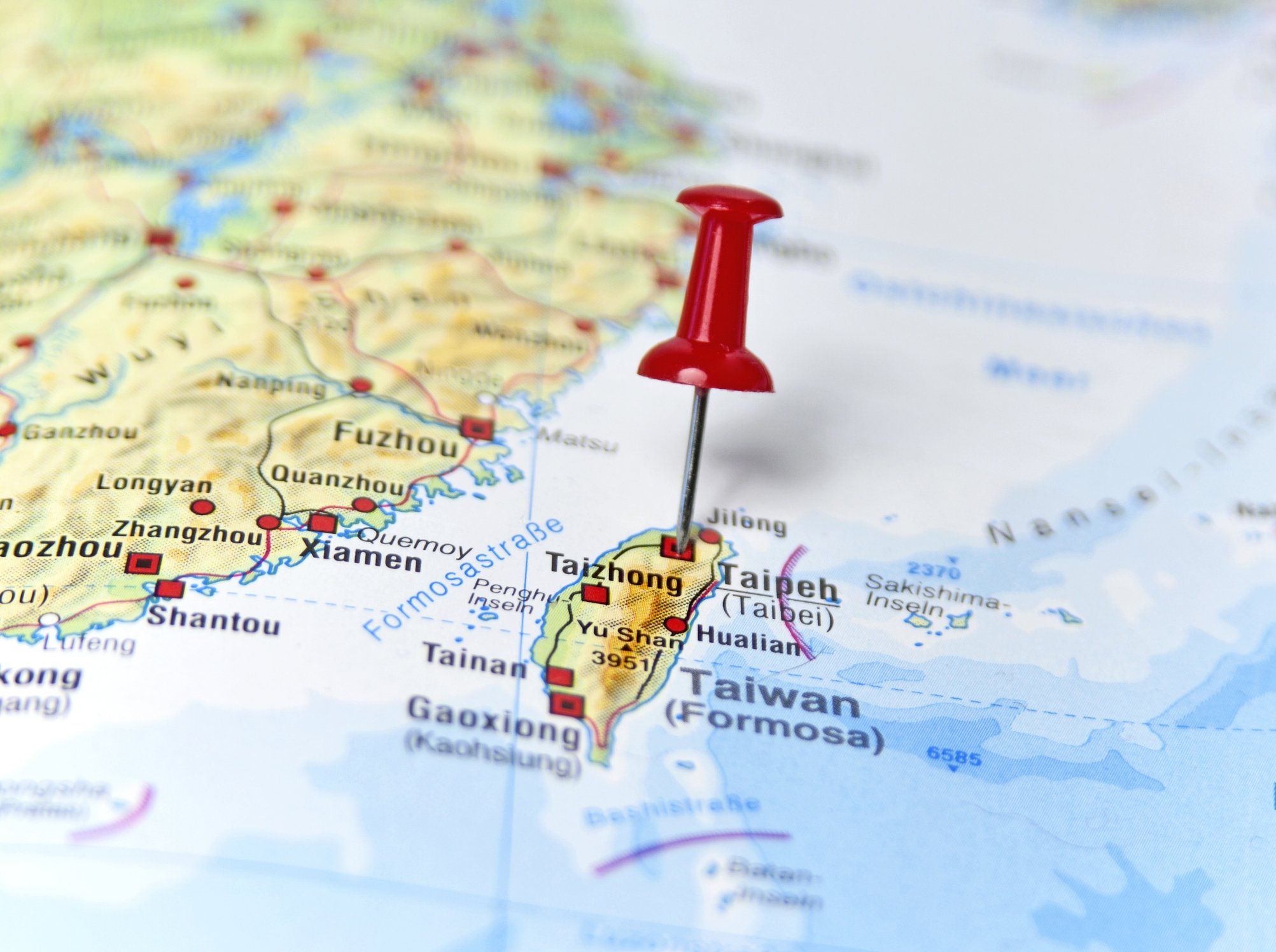 Gli attivisti per il clima s’inchinano ai cinesi su Taiwan