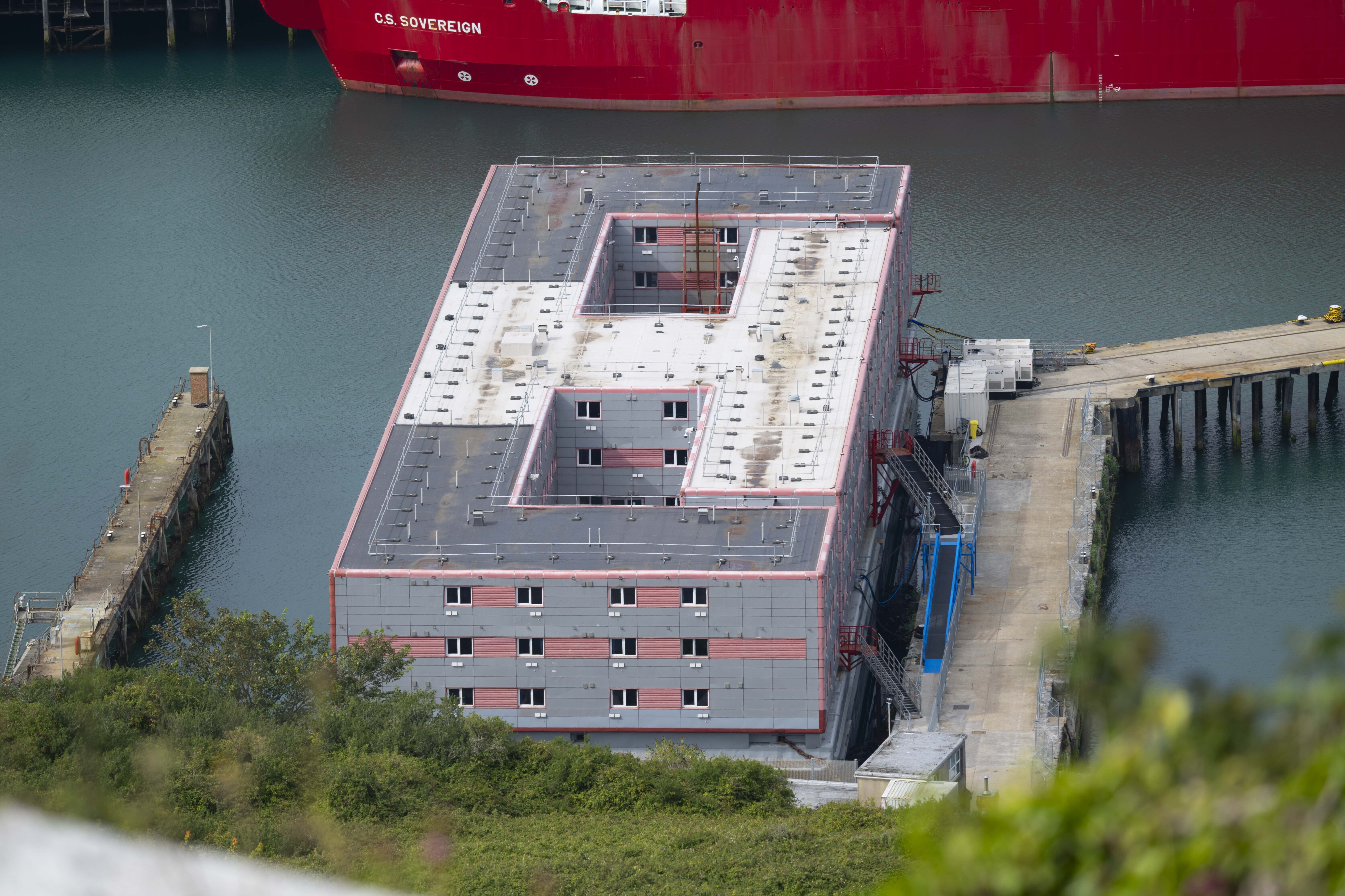 Il piano B di Londra per il boom profughi: spedirli in un’isola in mezzo all’Atlantico