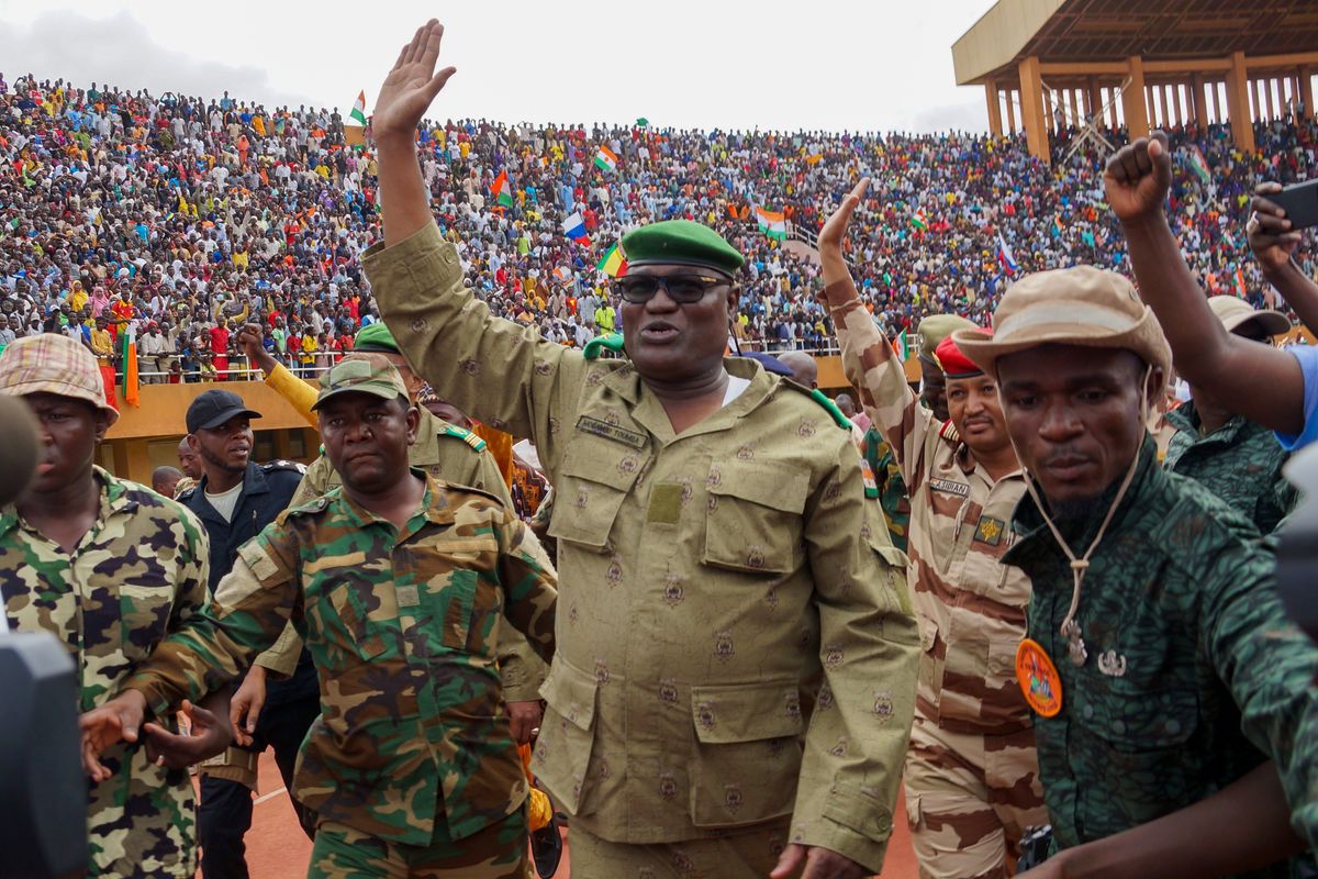 Niger, golpisti pronti a difendersi ma a traccheggiare ora è l’Ecowas