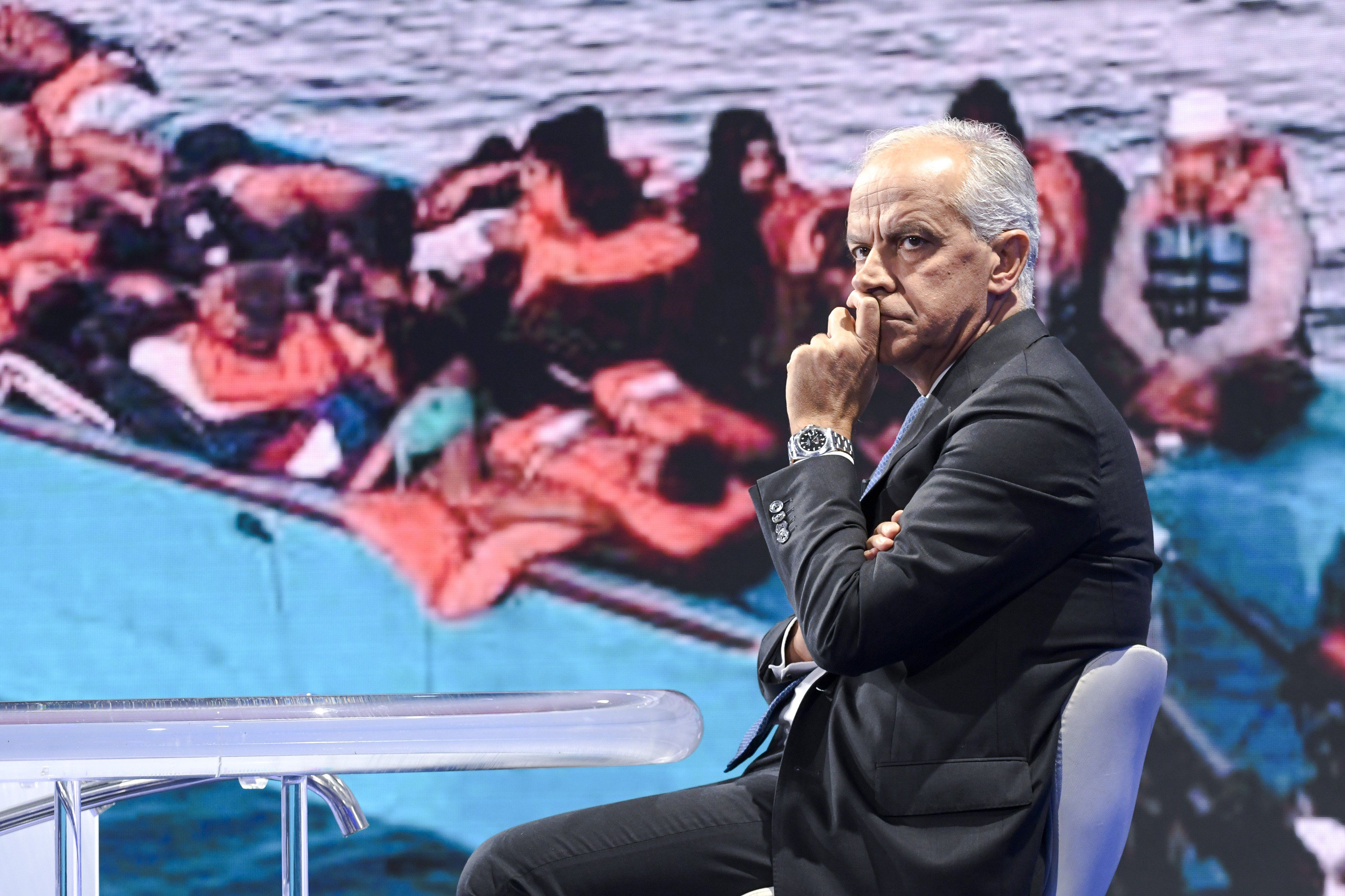 Matteo Piantedosi: «Gli incendi? Dolosi. E contro gli sbarchi chiudere i porti non basta più»