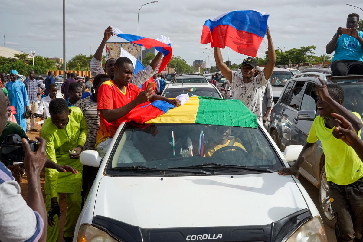 Niger, nasce la resistenza (ma è già zoppa). E l’Isis soffia sul fuoco