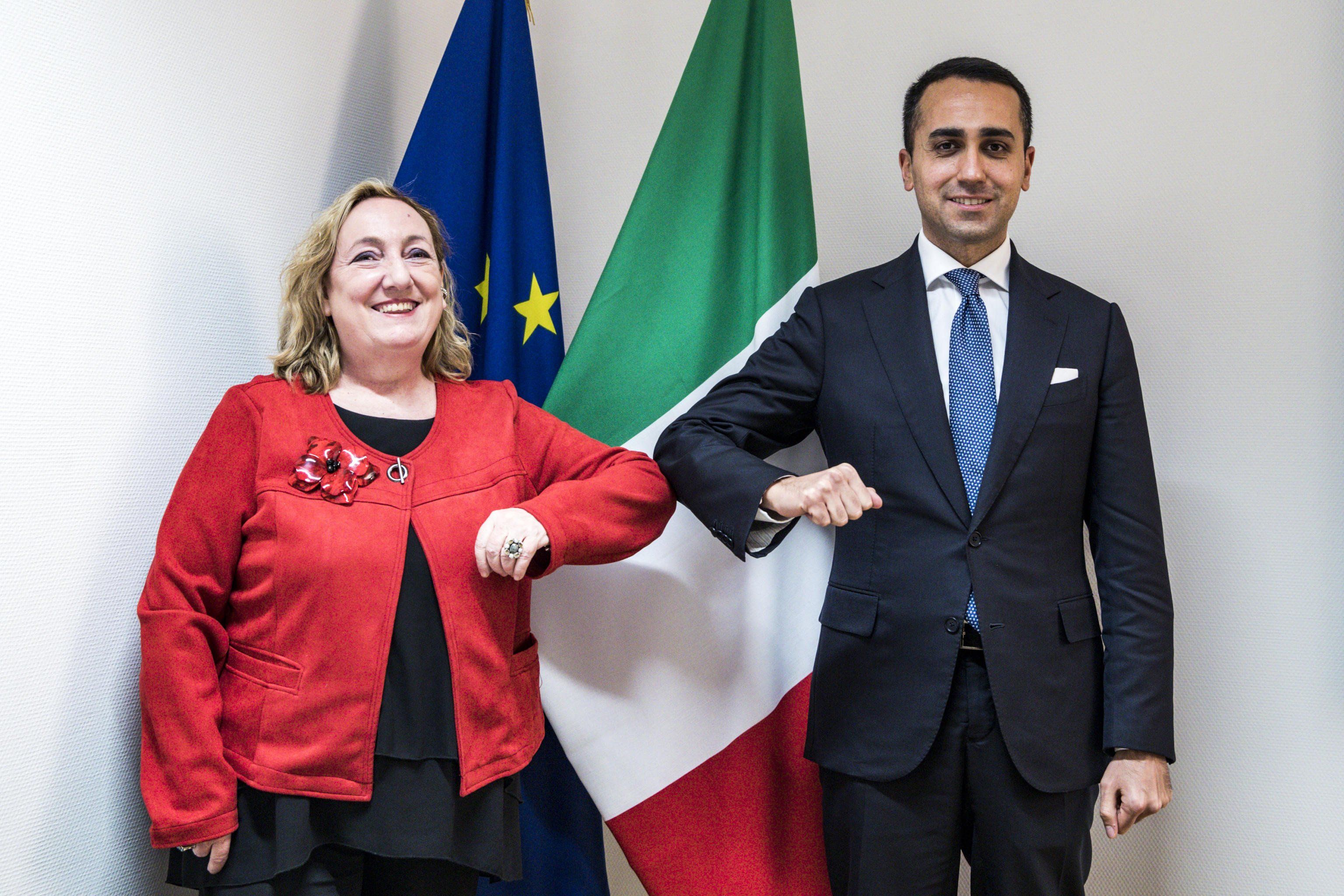 «Sono più affamati di prima». L’inviata Ue (in quota M5s) esalta le sanzioni post golpe