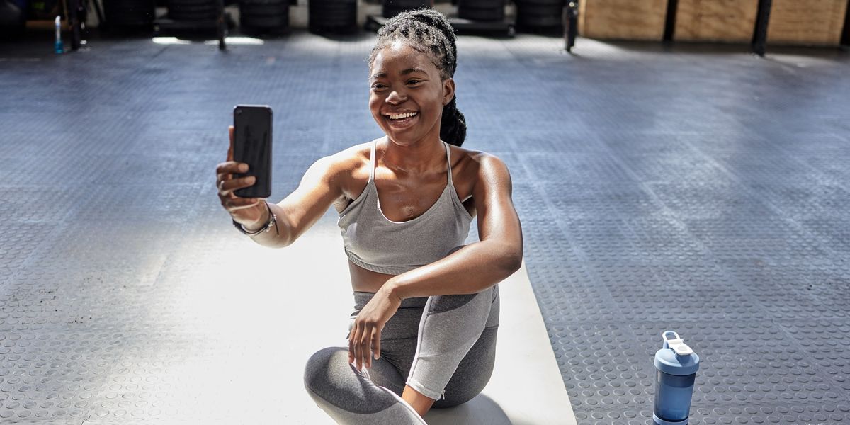 20 Gym Captions For Your "Feeling Myself" Gym Selfies
