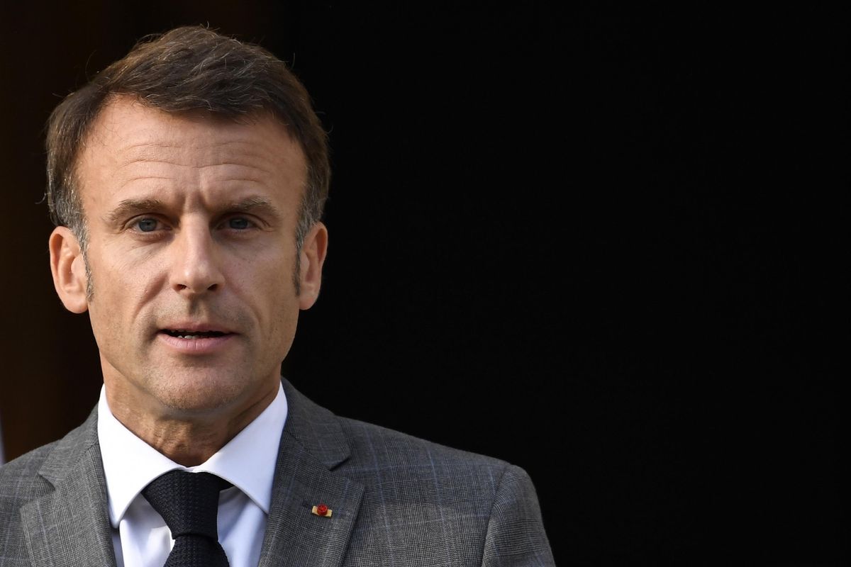 Gli stupri e le torture di un migrante mettono in crisi Macron (che tace)