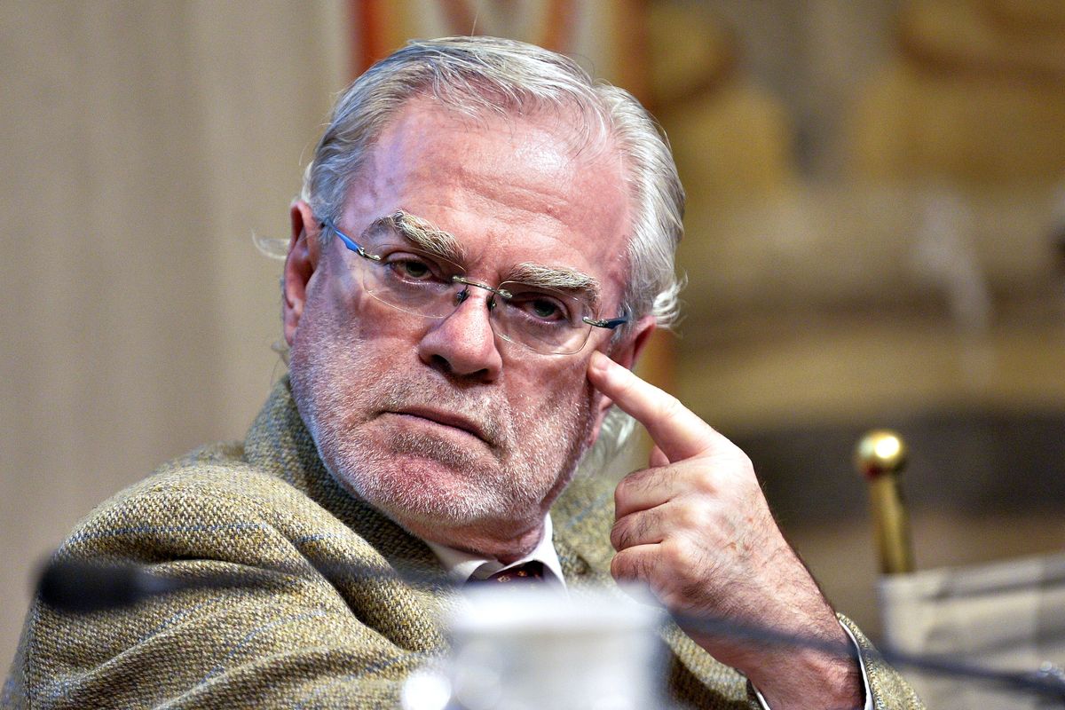 Il governo regala una poltrona all’uomo che soffiò il seggio al Cav