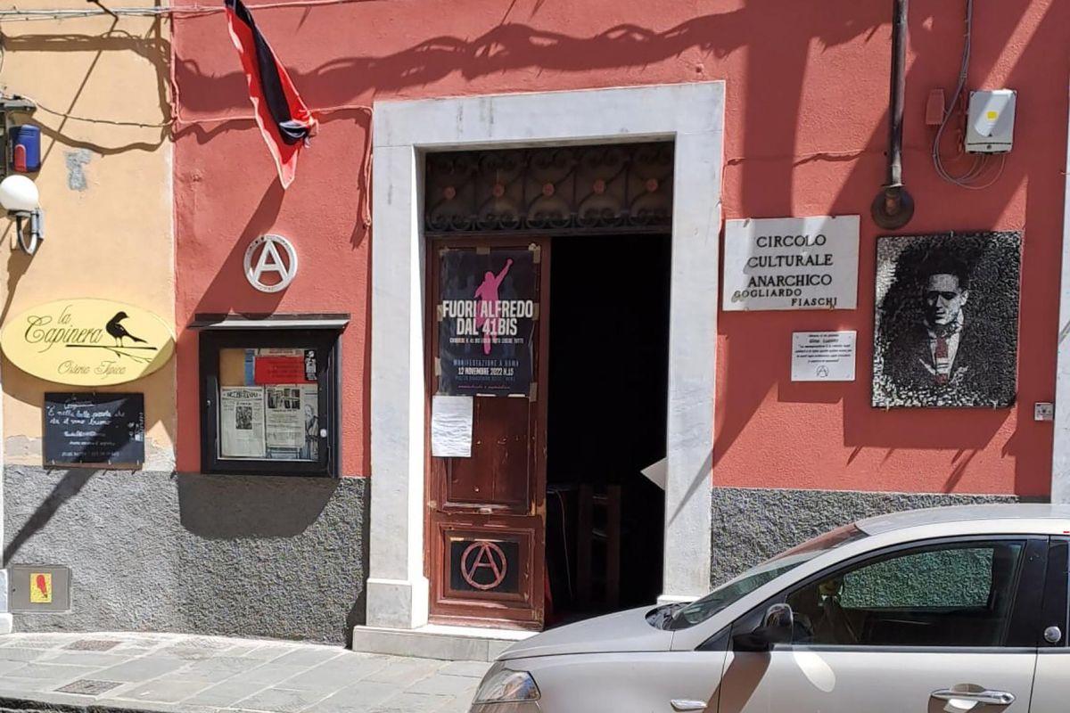 Catturati in una retata i tipografi di Cospito